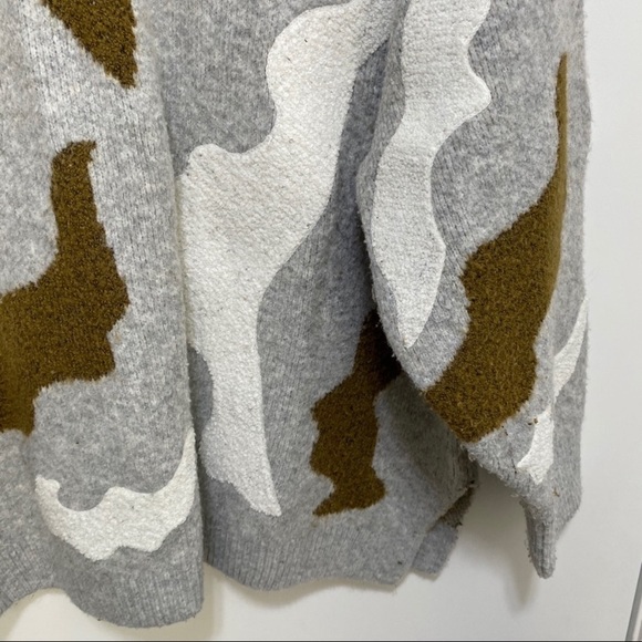 H&M Sweater with White and Green patches - Picture 3 of 4